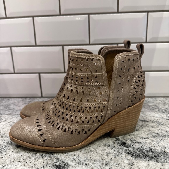 Söfft Women's Taupe Laser Cut Out Leather Wedge Heel Ankle Booties 8M Western - Picture 3 of 8